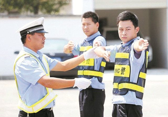 武汉1.2万协警改称辅警 在监督下工作 无权开罚