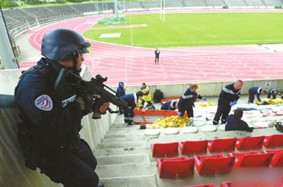 英国发布欧洲杯恐袭预警 法部署数万警力保安