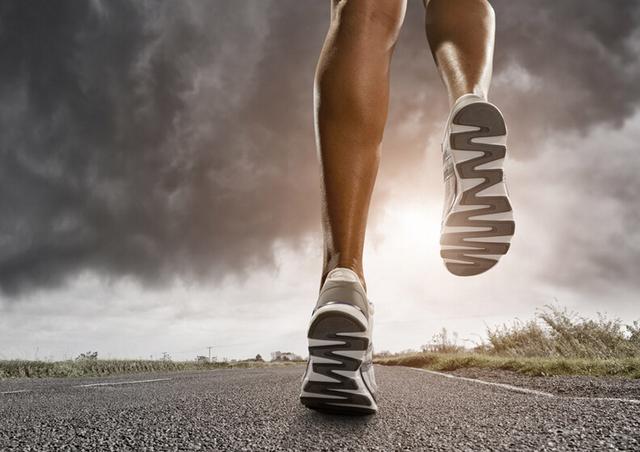 澳大利亚科学家警告:穿运动鞋跑步或危害健康