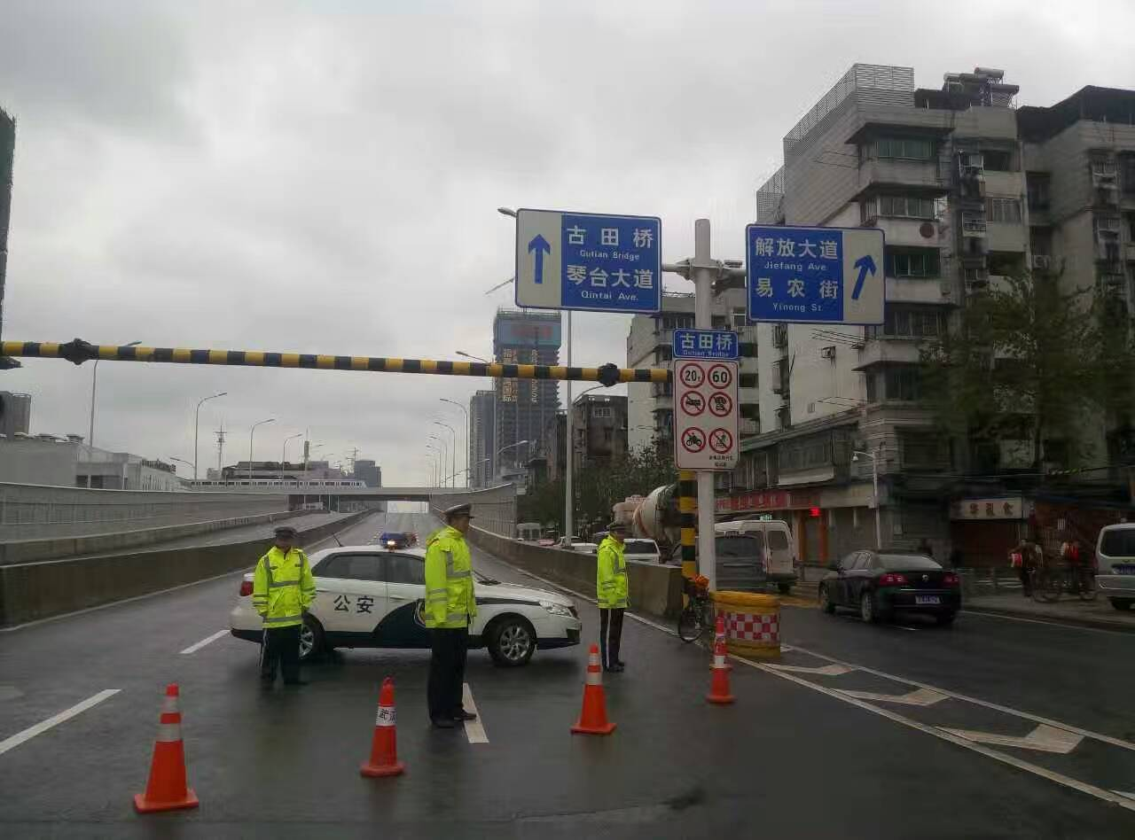 武汉交警紧急行动 全市道路未发生重大交通事