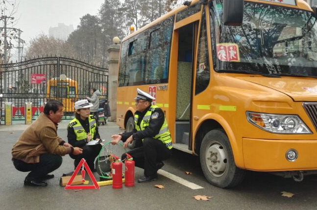 武汉交警启动春季交通秩序整治 68名驾驶员被