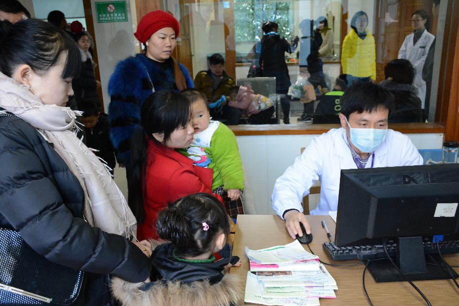 长江云报道 节后,武汉各大医院门诊部就出现病