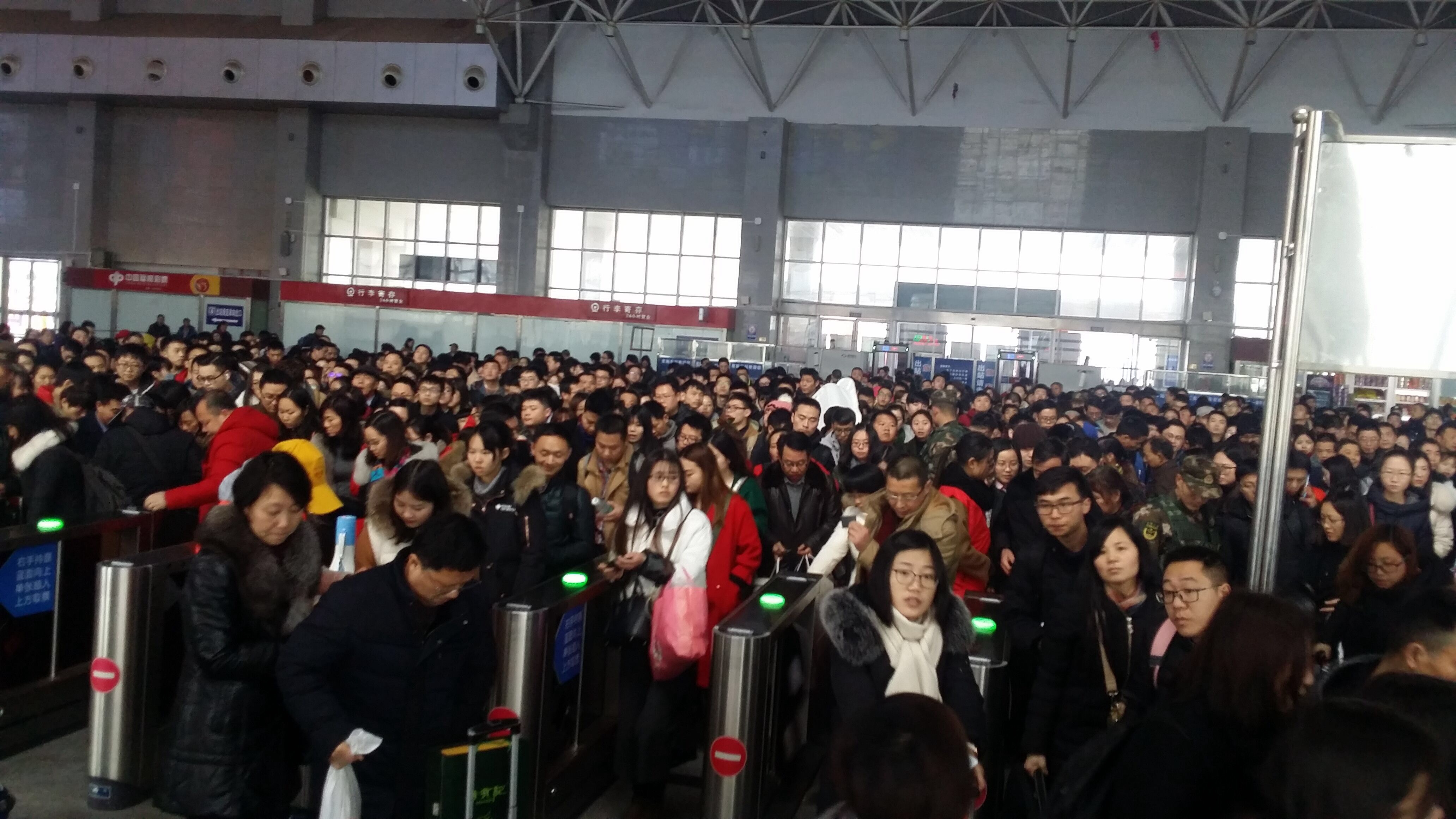 宜昌铁路部门春运送客过百万 同比增长6.7%