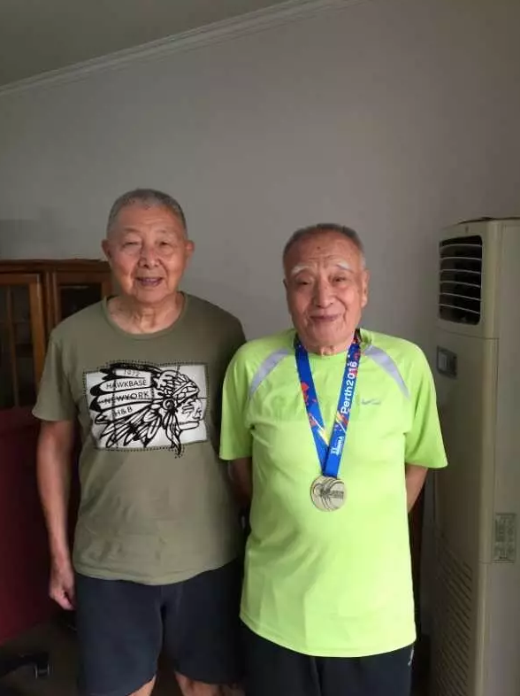 中国爷爷天团!打破85岁组4×400米接力赛世界
