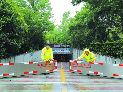 武汉公共地下停车场6道防线保安全 安装防涝挡