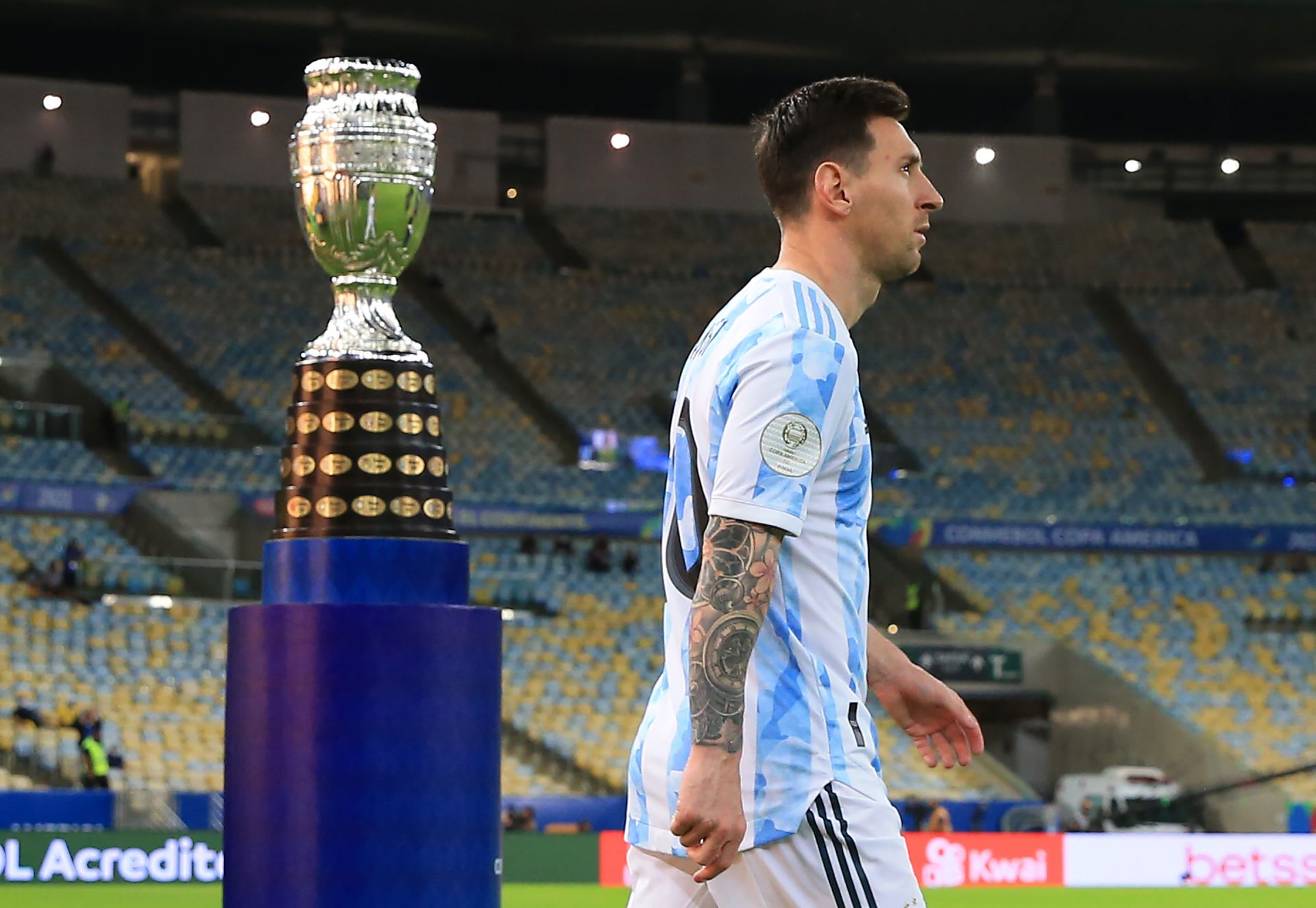 阿根廷还队球员_赞礼号邮轮是哪个国家_阿根廷国家队8号是谁