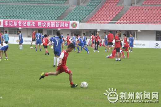 2018全国校园足球夏令营荆州开营 外籍专家现