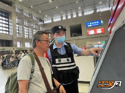 荆州铁警端午假期全力保障旅客平安出行